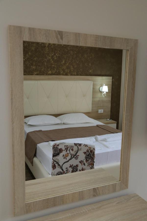 Metropolis Hotell Ulcinj Eksteriør bilde